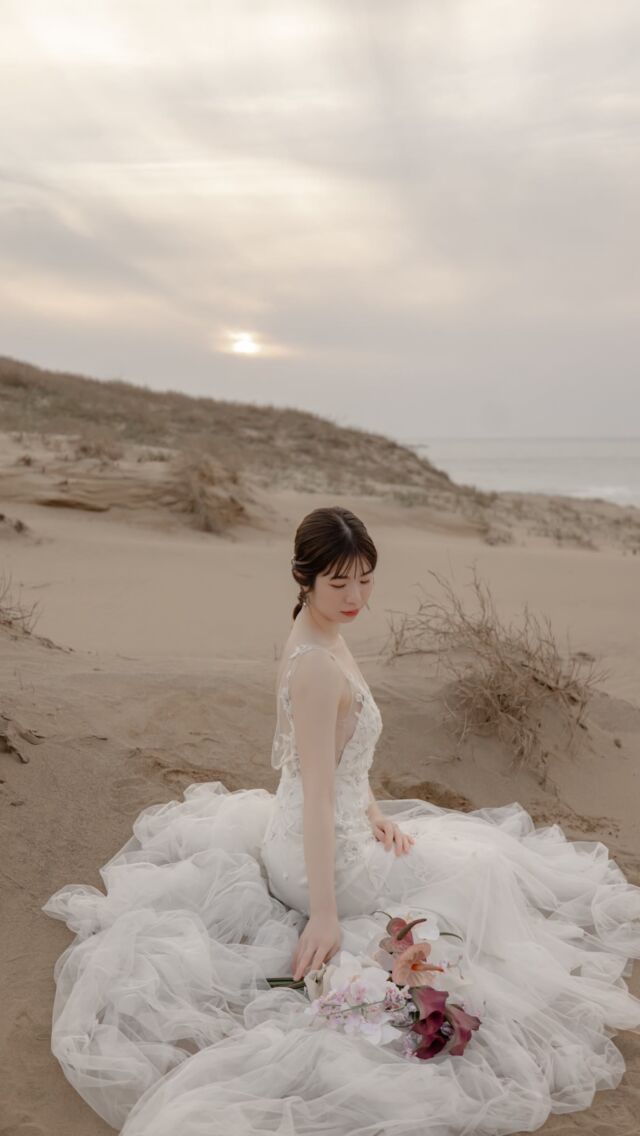 ✤
Real bride 𓆸

photo
@francesca.photostudio 
accessory
@sweetribbon11 
hair make
@fammi_momoko 

フォトシーズン𓍯
素敵なお2人の素敵なお写真をご紹介させて頂きます𓆸
この度はご利用頂き誠にありがとうございました𓅩
Thank you for choosing us.
素敵にお召し頂けて大変光栄です𓍯

秋シーズンのお問い合わせもゆっくりと頂くようになって参りました。
ドレスレンタルをお考えの方はお気軽にお問い合わせくださいませ𓅩

dress / #alexandragrecco 

#weddingdress #importdress #weddingphotography #sustainability #ethical #ethicalwedding #インポートドレス #海外ドレス #サスティナブル #レンタルドレス #ドレス選び #エシカルウェディング #岡山花嫁 #広島花嫁 #香川花嫁 #関西花嫁 #岡山プレ花嫁 #広島プレ花嫁 #四国花嫁 #プレ花嫁さんと繋がりたい #結婚準備 #プレ花嫁準備 #岡山前撮り #広島前撮り #香川前撮り #神戸前撮り
